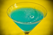 blue arrow koktél cocktail gin blue curacao cointreau zöldcitrom lime jég