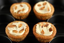 cupcake muffin süti sütemény nasi őrölt mandula fehér csokoládé keserű csoki mandulalapka