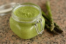 sprga pesto peszt zld sprga mrts bazsalikom narancshj parmezn di