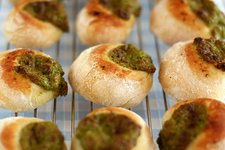 házi kenyér gránit gránitlap buci spárgapesto spárga pesto pesztó nasi