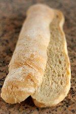 ciabatta házilag csabatta olasz kenyér házi kenyér olivaolaj gránitlap gránit