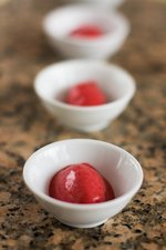 házi fagylalt piros húsú szilva sorbet sörbet szorbé jégkrém gyümölcs