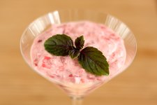 piros rebarbara krm rhubarb fool rzsavz tejszn tejsznhab grntalmaszirup desszert