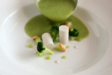 brokkoli krémleves brokkolileves veluté vegán mandula tej mandulatej panna cotta agar-agar mandulakrém brokkoliszár püré